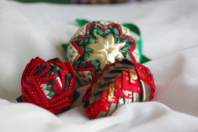 boule de Noel rouges et vertes