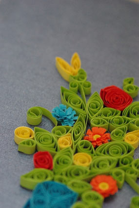 détail du bouquet de fleur en quilling